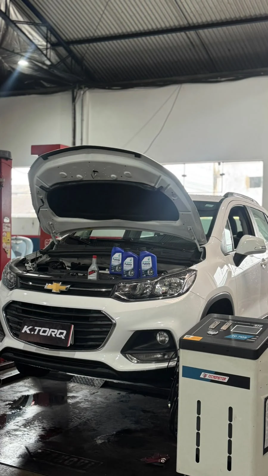 Chevrolet na K.TORQ durante serviço de troca de óleo de câmbio automático